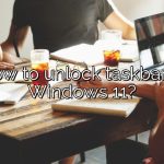 How to unlock taskbar in Windows 11?